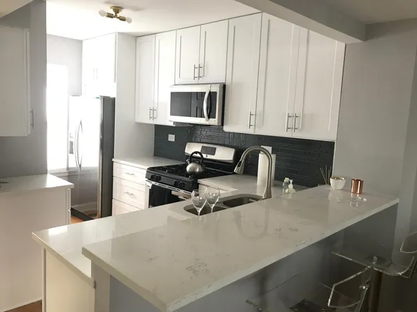 1524 Plum Ln, Westmont, IL 60559