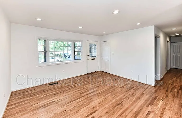 1020 S Hoga Rd — Photo 3