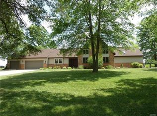 5342 Live Oak Dr, Smithton, IL 62285
