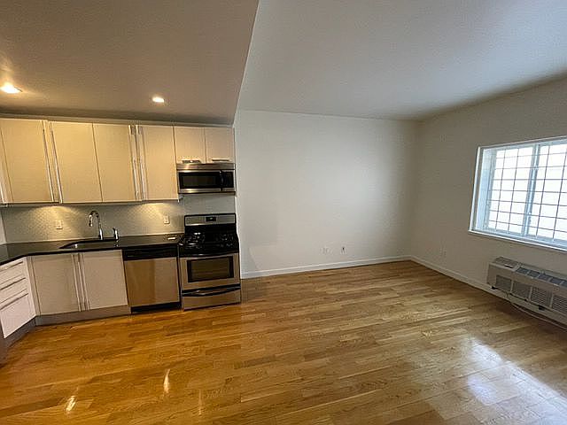 1st image of 150 Johnson Ave #208