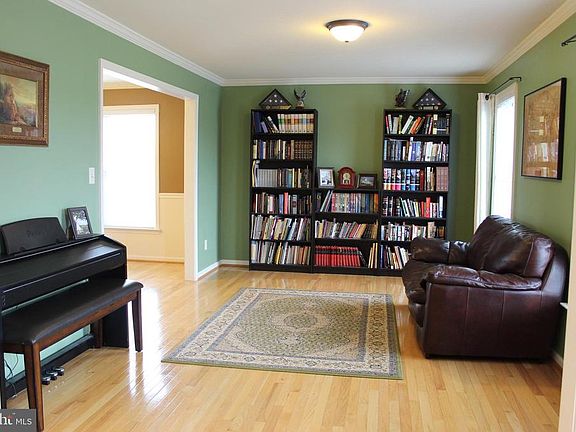 4th image of 1040 Webling Cir