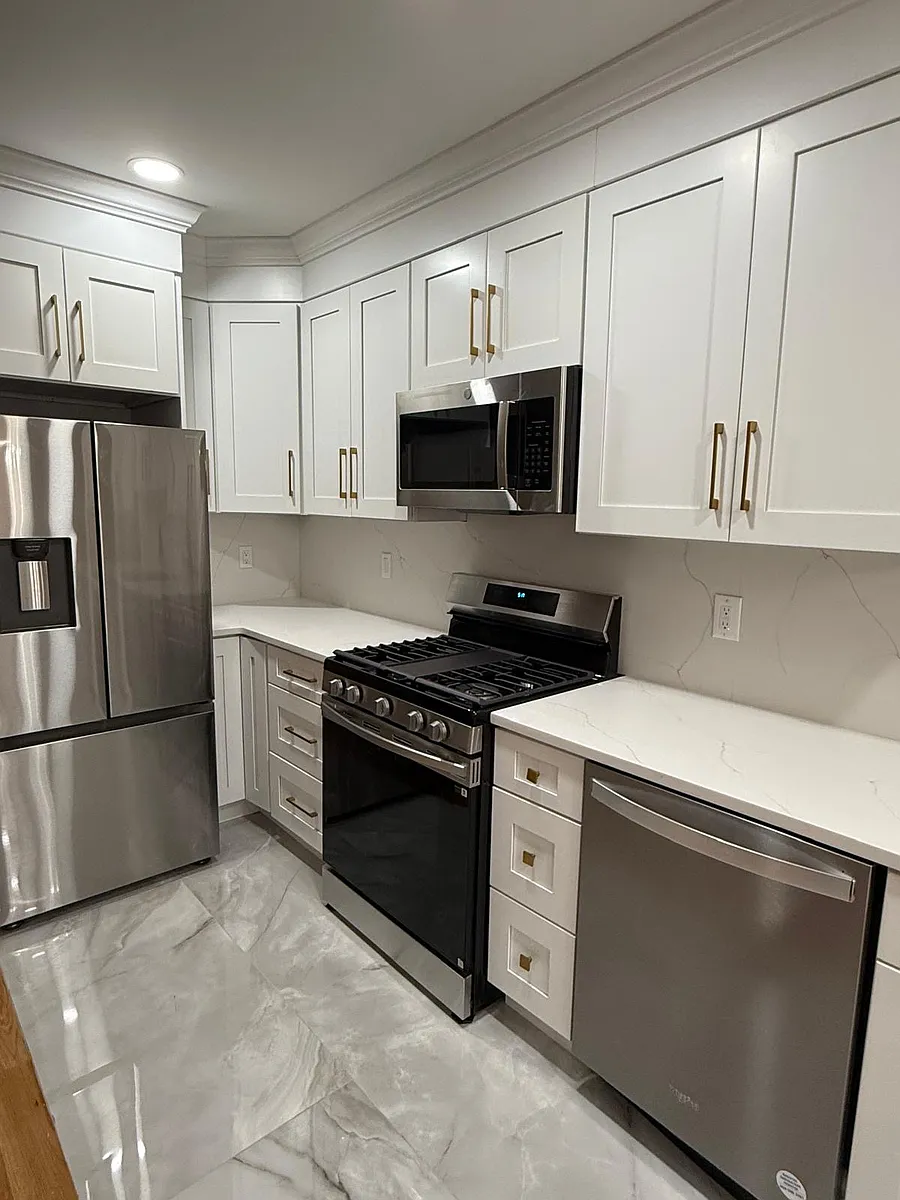 Building Photo - 13 Brook St #2