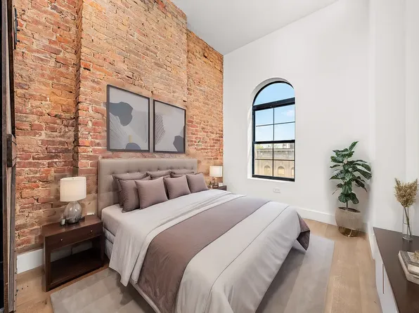 727 Knickerbocker Avenue image 1 of 13