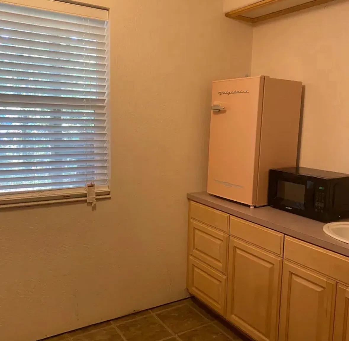 4 bed, 2000 sqft, $800 — Photo 2