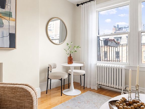 3rd image of 119 Marlborough St APT 10