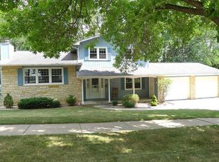 3132 Adirondack Dr NE, Cedar Rapids, IA 52402