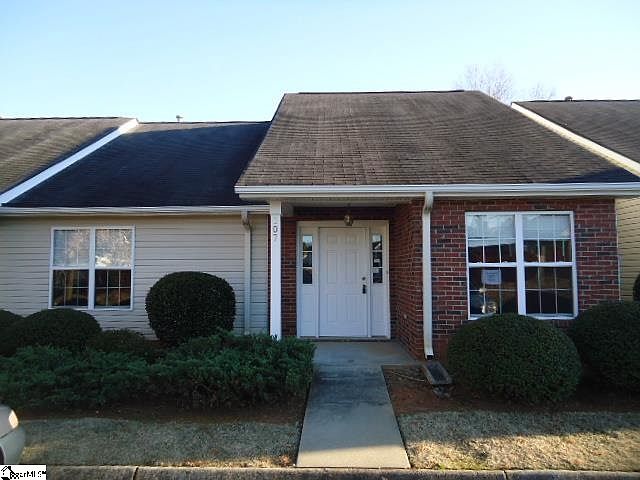 1st image of 107 Woodglen Dr
