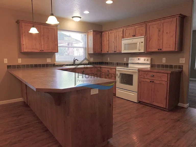 908 E Davis Ave — Photo 13