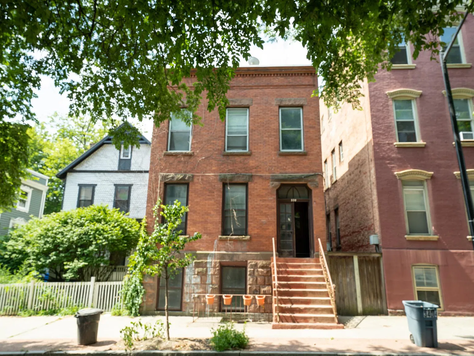 2 bed, 1160 sqft, $1,600 — Photo 1