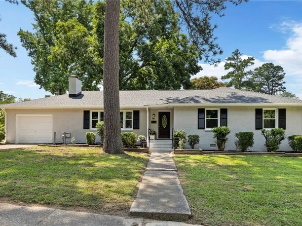 110 Oakwood Ave, Hopewell, VA 23860