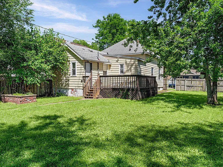 1513 Liberty St — Photo 9