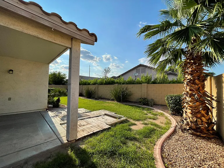 402 E Jasper Dr — Photo 16