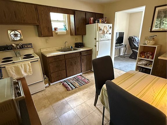 4th image of 572 Guylyn Dr