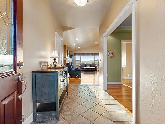 3rd image of 827 Antelope Ridge Rd