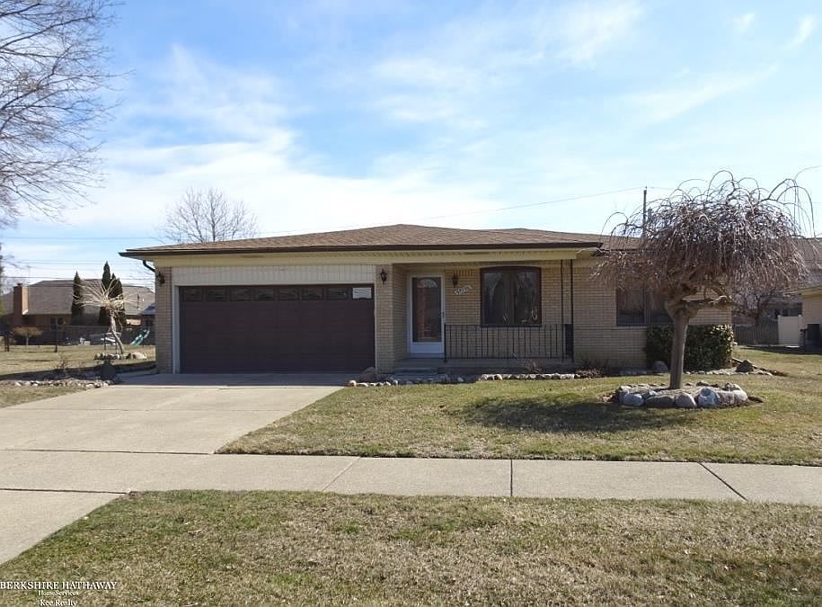 1st image of 35736 Hilton Dr