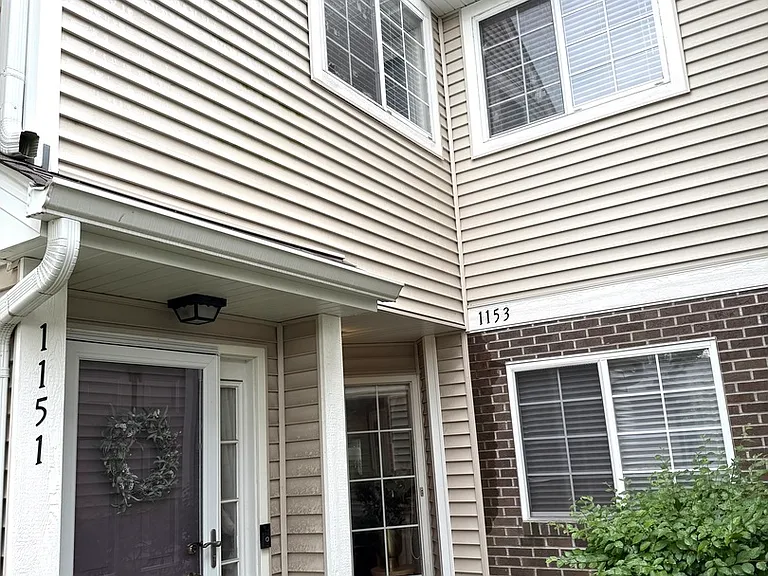 1153 E Cambria Ln S — Photo 2