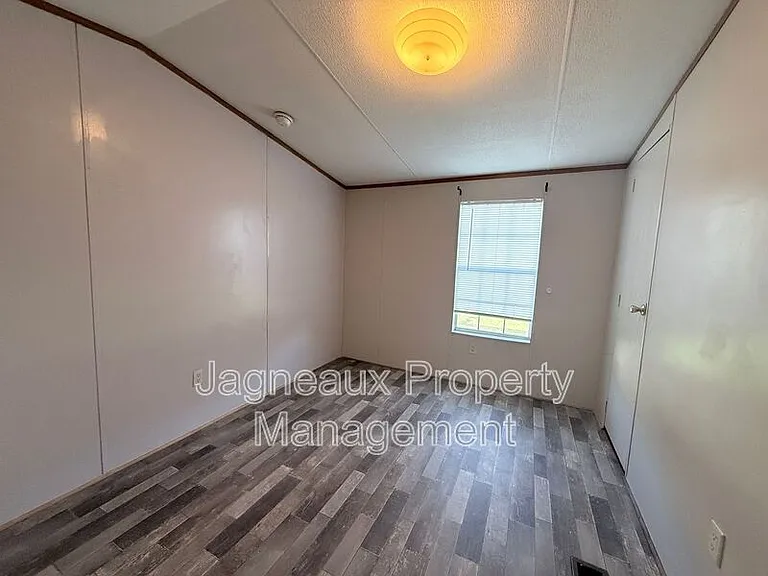 2214 Center St — Photo 2