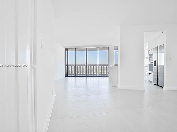 5th image of 1000 W Island Blvd APT 2611