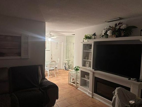 3rd image of 1129 Pebble Beach Ln APT 9