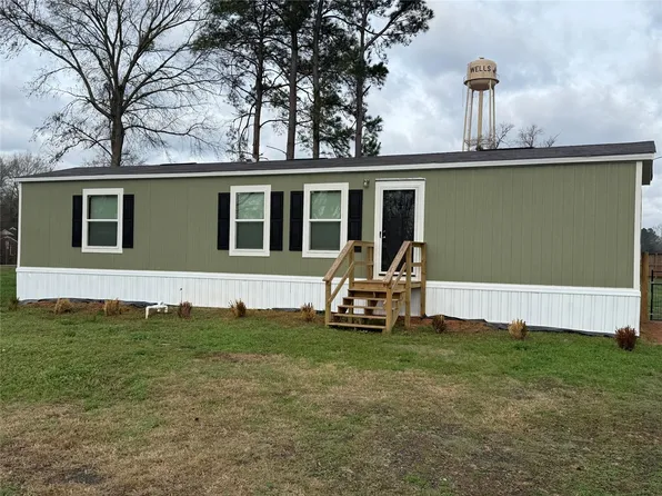 32 W 4th St, Wells, TX 75976