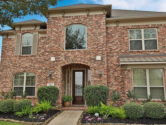 3rd image of 104 Windcrest Ct