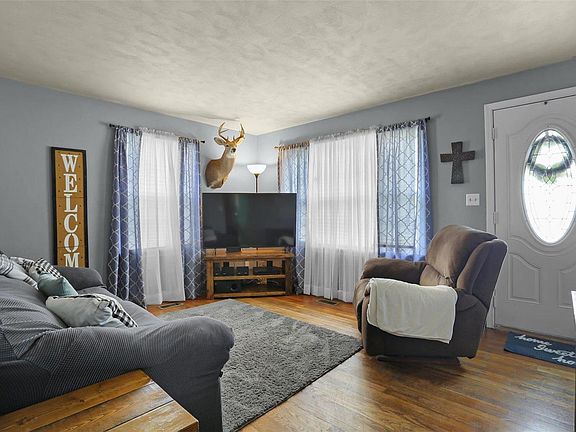 3rd image of 809 Miller St