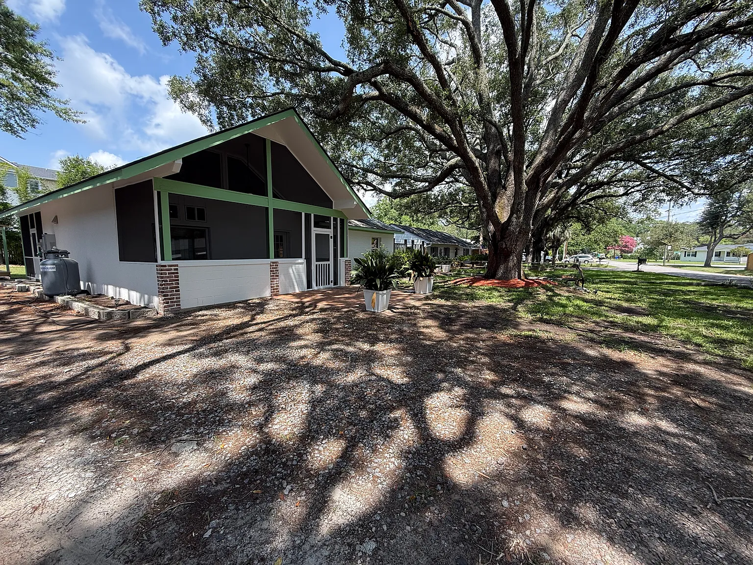 3 bed, 2.5 bath, 1390 sqft, $5,200 — Photo 2