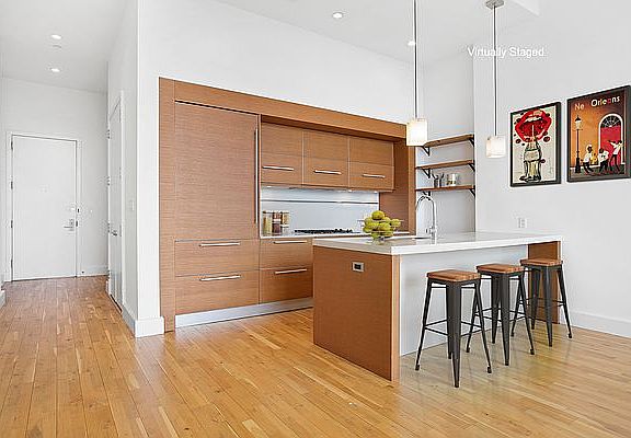 5th image of 360 Furman St APT 513