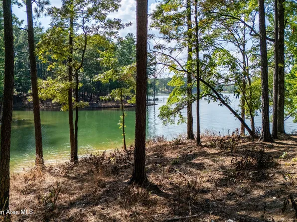 77 Rampart Ct, Alexander City, AL 35010