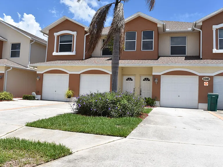 1040 Venetian Dr #203 — Photo 1