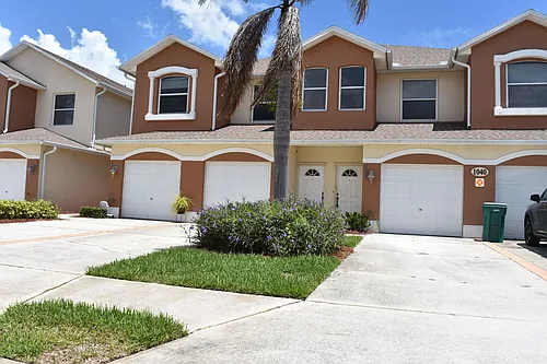 1040 Venetian Dr #203 Photo 1