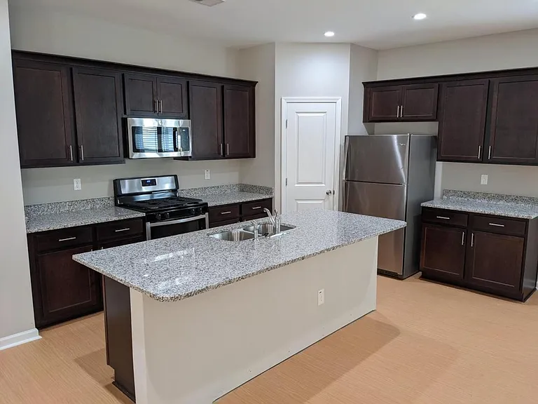 205 W Pine St — Photo 12