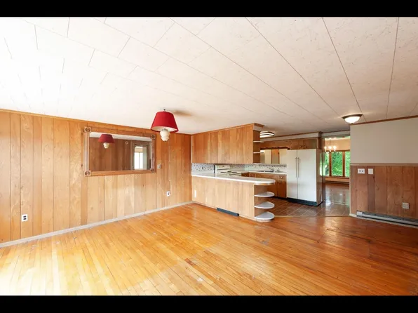 W1920 N Bloomfield Rd, Lake Geneva, WI 53147