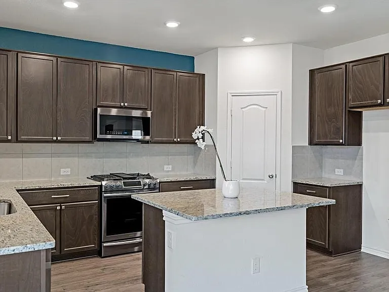 2632 Wesley Ave — Photo 7
