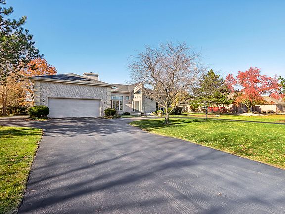3rd image of 828 Royal Dublin Ln
