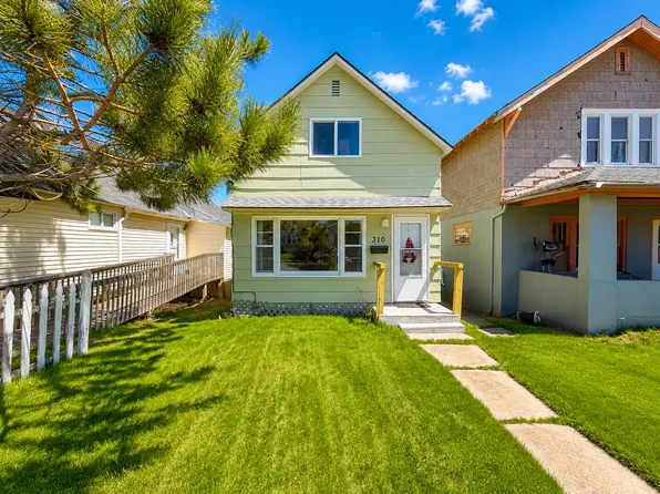 310 2nd St, Nashwauk, MN 55769