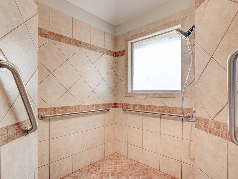 3912 Blue Pond Cir — Photo 9