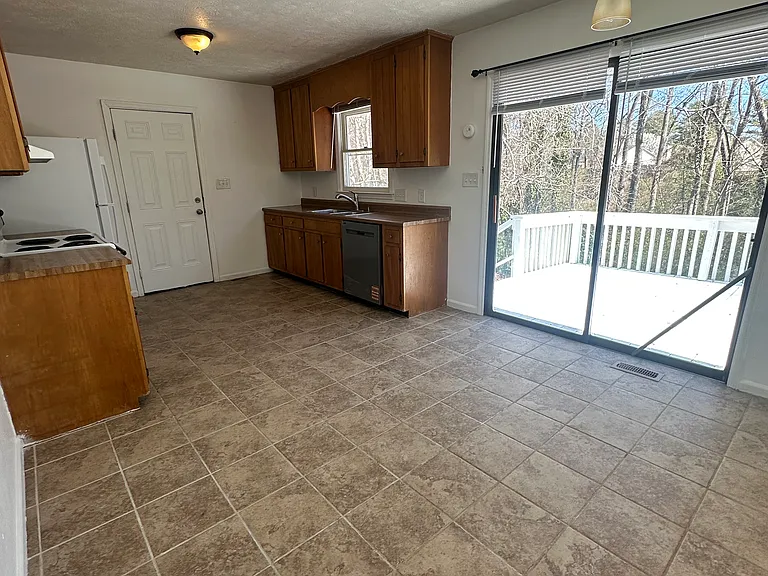 941 Kennesaw Dr — Photo 3