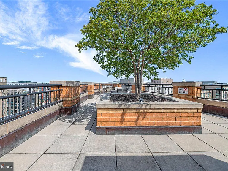 400 Massachusetts Ave NW #820 — Photo 30