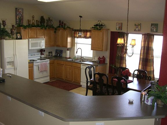 3rd image of 6501 Fairglen Dr