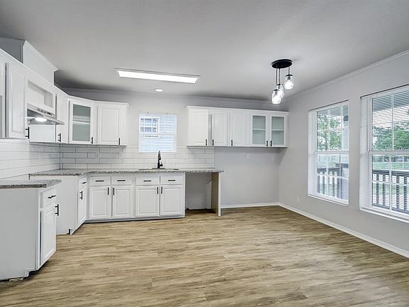 5th image of 9403 Hillis St
