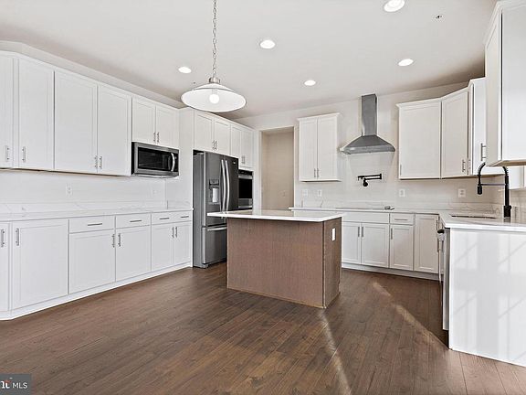 3rd image of 854 Imperial Rd