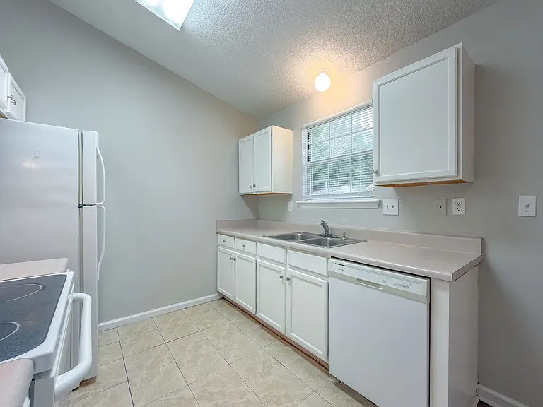 1367 Idlewild Dr — Photo 10