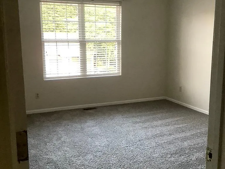102 Brandywine Dr NE — Photo 5