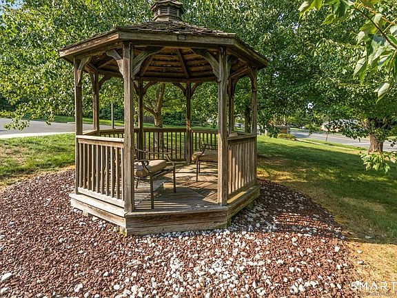 3rd image of 295 Ridge Road #8