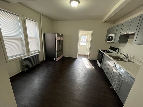 5th image of 114 Monmouth St #114