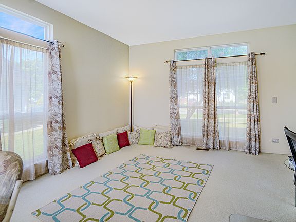 5th image of 384 S Clearview Cir
