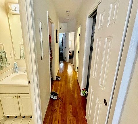 4th image of 17 Thacher St APT 4