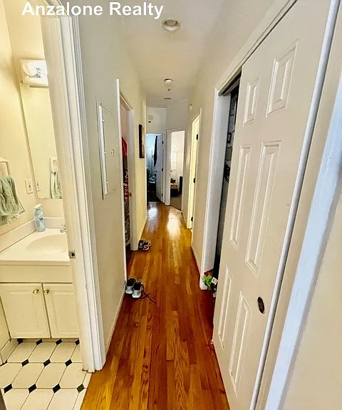 17 Thacher St #4 — Photo 4