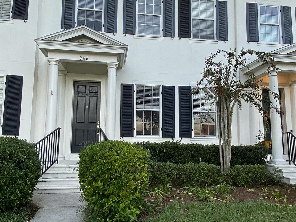 1st image of 966 Fern Ave